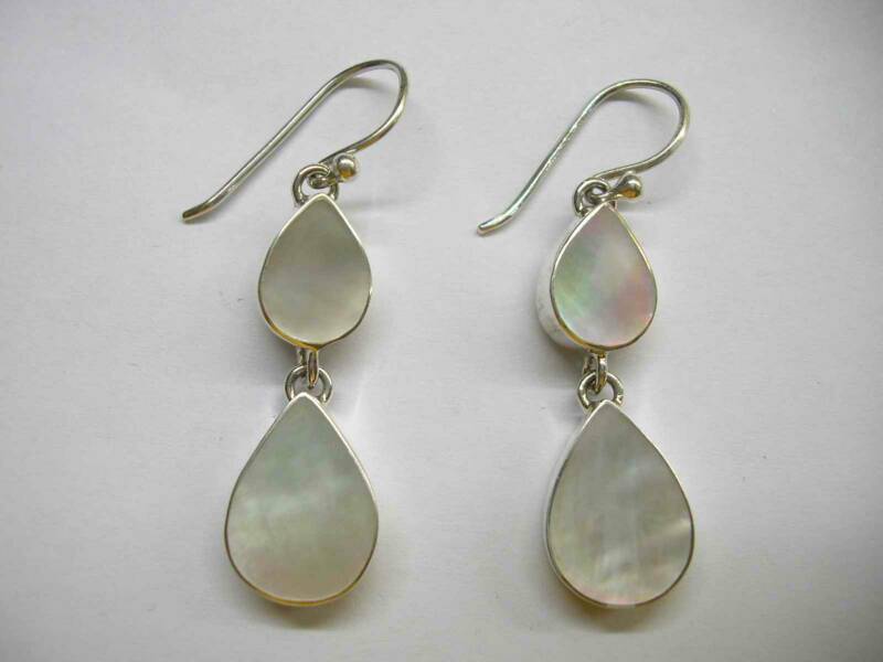 ER 0172 Earring mother of pearl and sterling silver 925 from Bali / Boucle d'oreille nacre et argent 925 de Bali