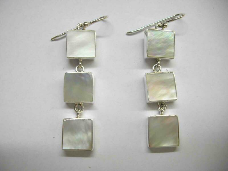 ER 0290- 60$ Earring mother of pearl and sterling silver 925 from Bali / Boucle d'oreille nacre et argent 925 de Bali