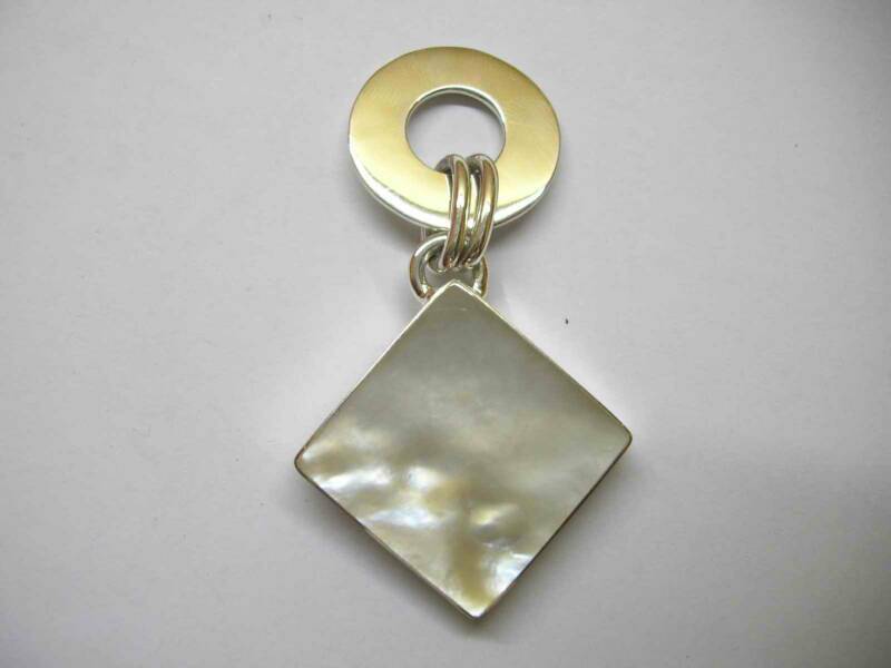 PD 0268 - $ 28 Pendant mother of pearl and sterling silver 925 from Bali / Pendentif nacre blanche et argent 925 de Bali