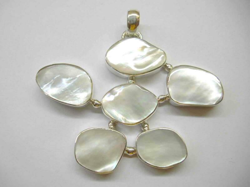 PD 0615 - $ 52 Pendant mother of pearl and sterling silver from Bali / Pendentif nacre blanche et argent 925 de Bali