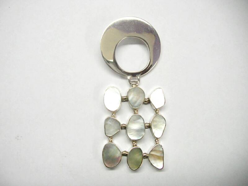 PD 1621 - $64 Pendant mother of pearl and sterling silver 925 from bali / Pendentif nacre blanche et argent 925 de Bali