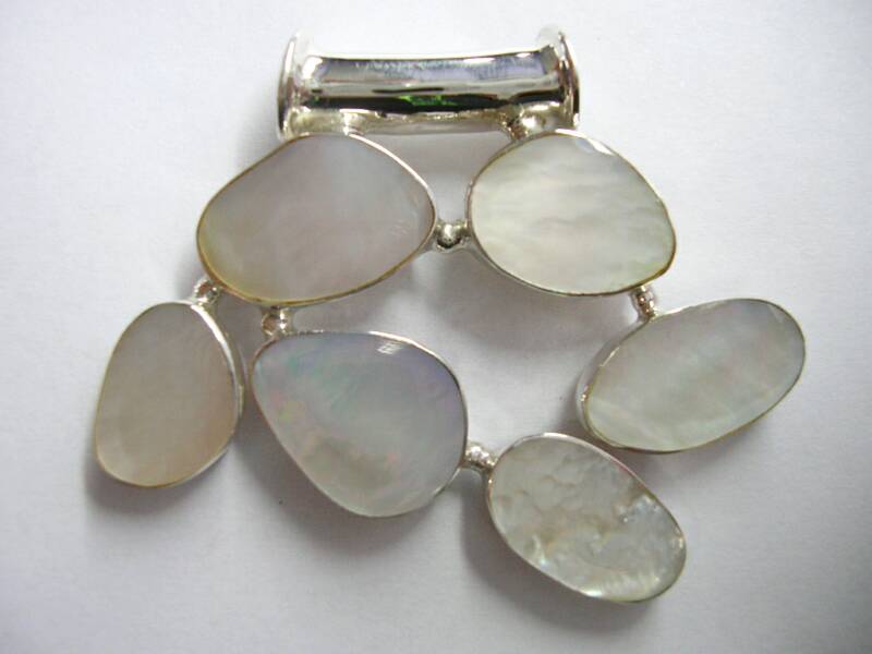 PD 1787 - $ 44 Pendant mother of pearl and sterling silver from Bali / Pendentif en nacre blanche et argent 925 de bali