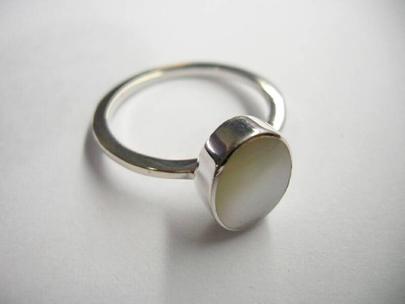 RG 0973 - $ 18 Ring mother of pearl and sterling silver 925 from Bali/ Bague nacre blanche et argent 925 de Bali