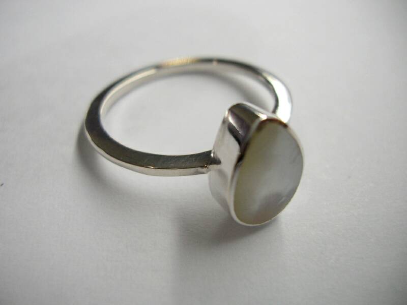 RG 0974 - $ 18 Ring mother of pearl and sterling silver 925 from Bali/ Bague nacre blanche et argent 925 de Bali